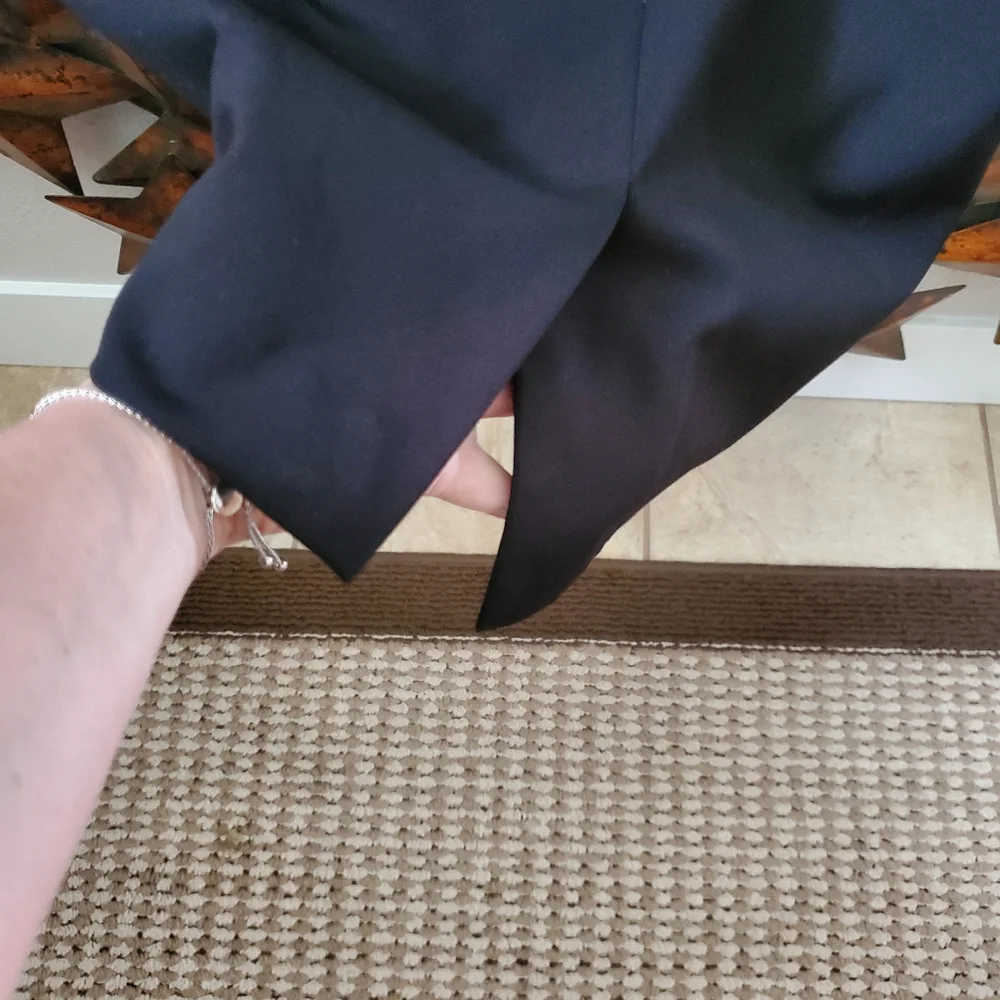 Simple little black Dress. - Picture 4 of 4